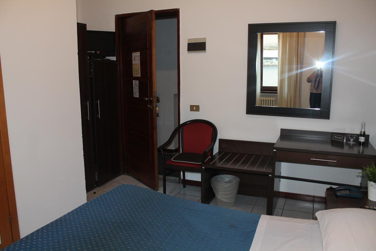 Hotel Catalani E Madrid Milánó Kültér fotó